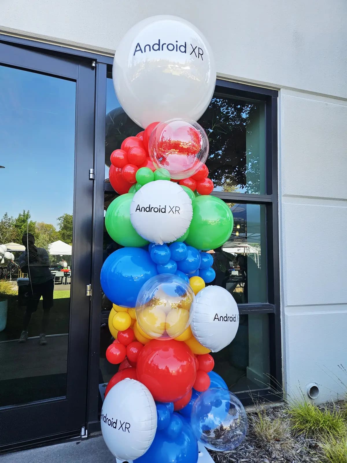 Android XR Product Launch Balloon Column — view 01