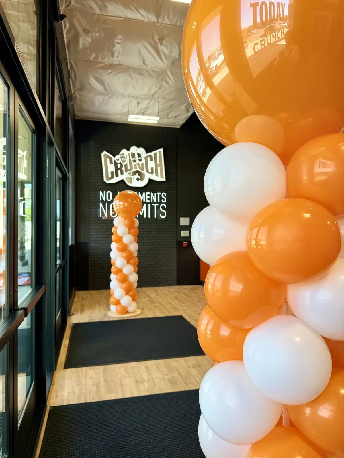 Crunch Fitness Gilroy Grand Opening Balloon Column — view 01