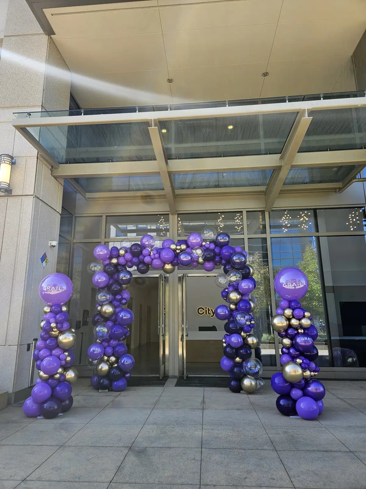 GRAIL Cityline Office Opening Balloon Decor — view 01
