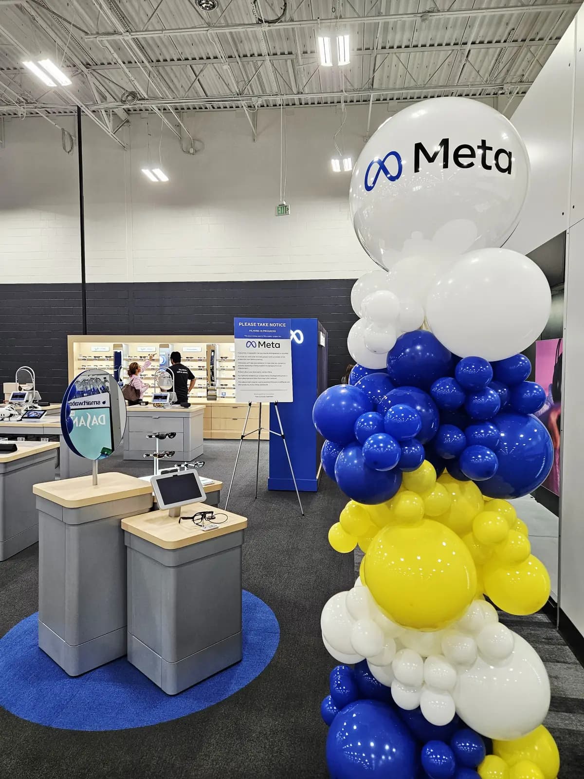 Meta Product Event Branded Balloon Column Closeup — view 02