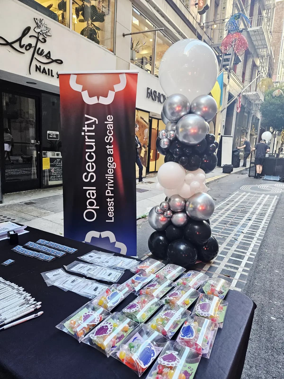 Opal Security Tech Event Balloon Column San Francisco — view 01