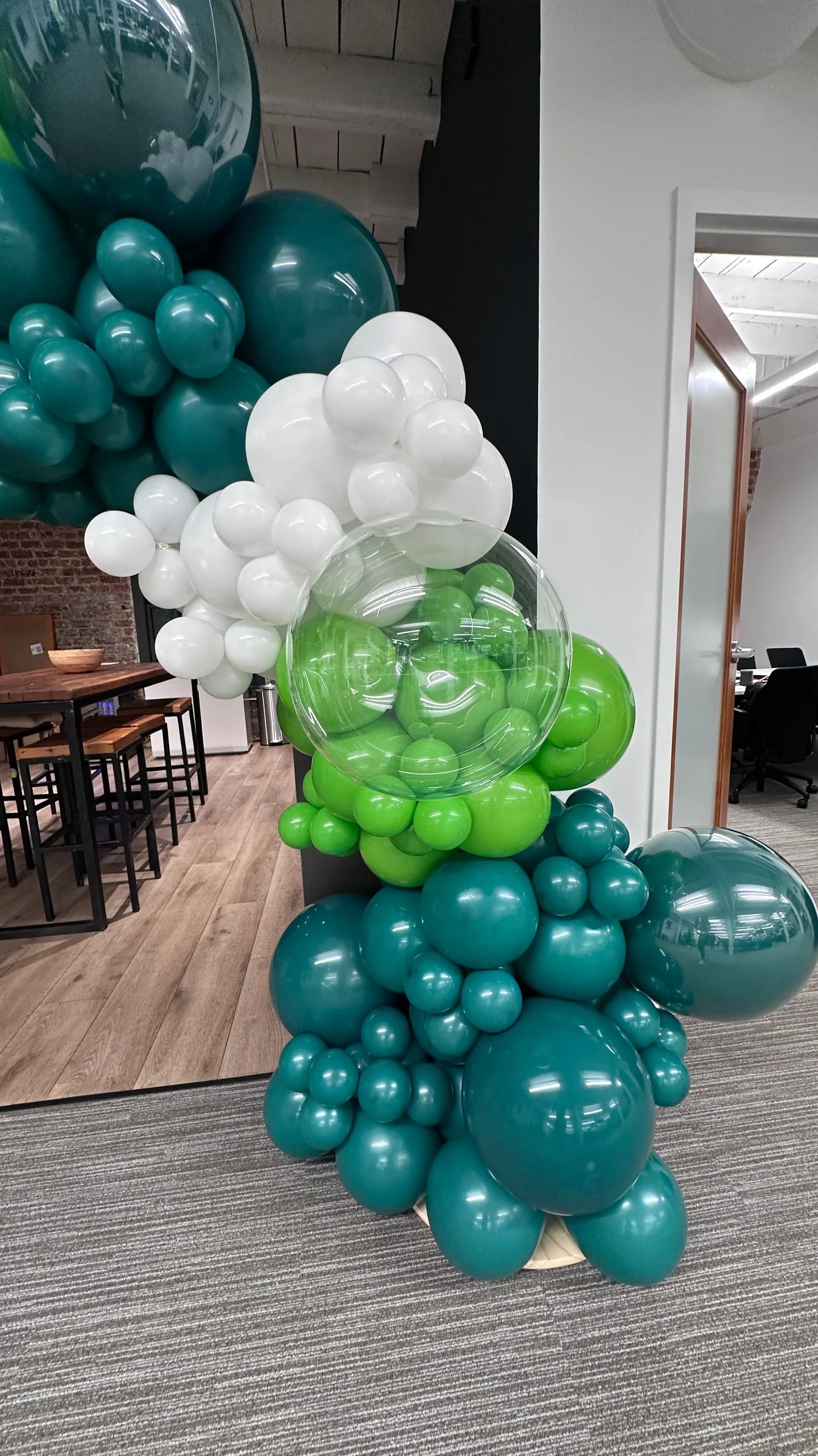 Organic balloon arch produced by Balloon Décor for a corporate client in Downtown San Francisco, view 3.